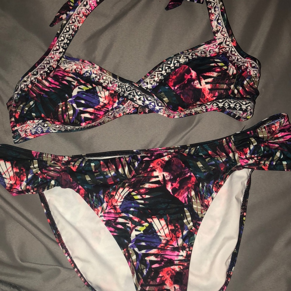 PINK BATHING SUIT. Top Medium Bottoms Large